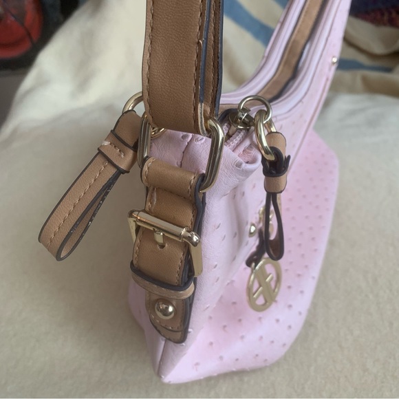 Giani Bernini vegan Ostrich shoulder bag. - Picture 5 of 9